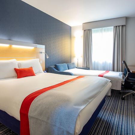 Holiday Inn Express Dunfermline By Ihg Eksteriør billede