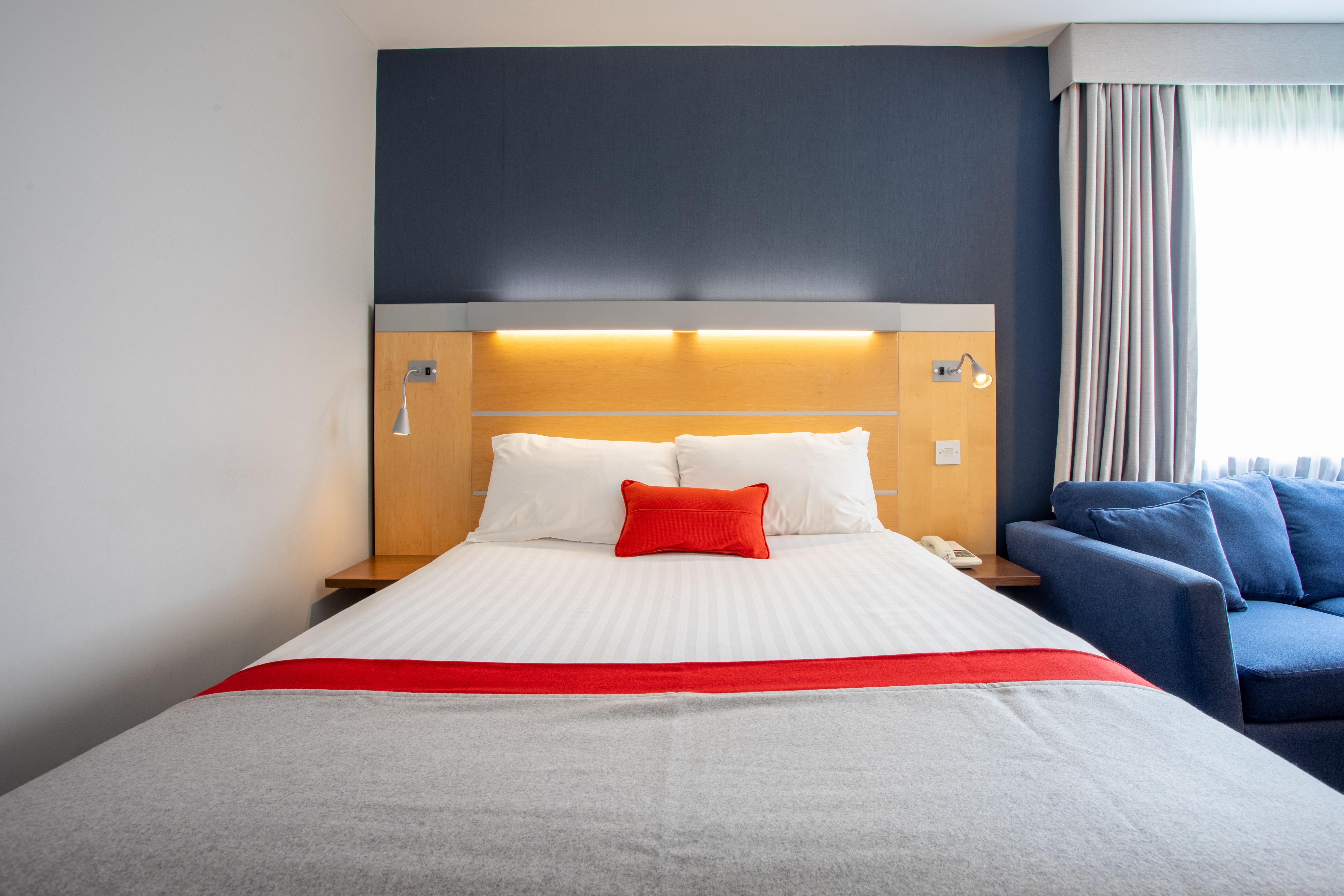 Holiday Inn Express Dunfermline By Ihg Eksteriør billede