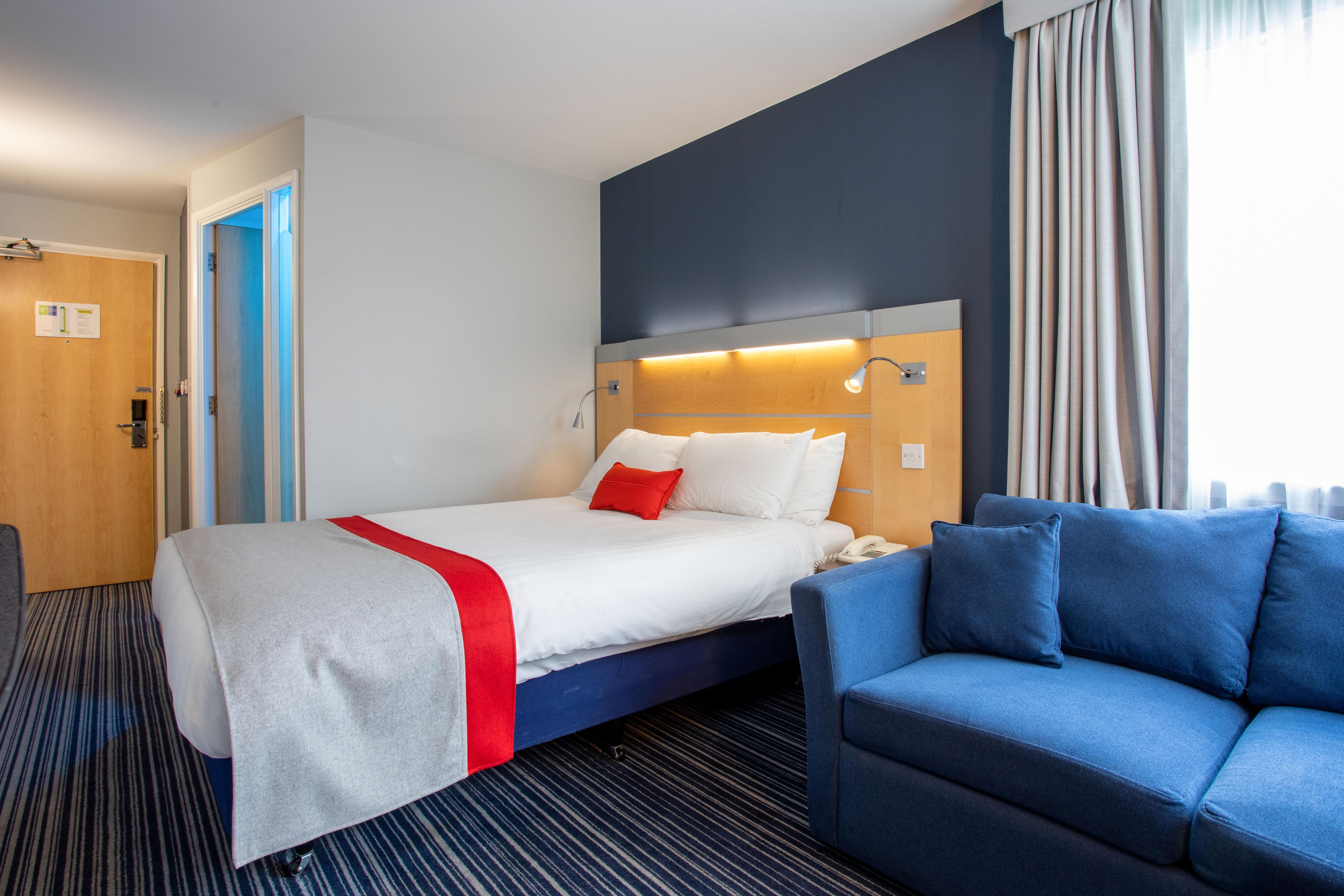 Holiday Inn Express Dunfermline By Ihg Eksteriør billede