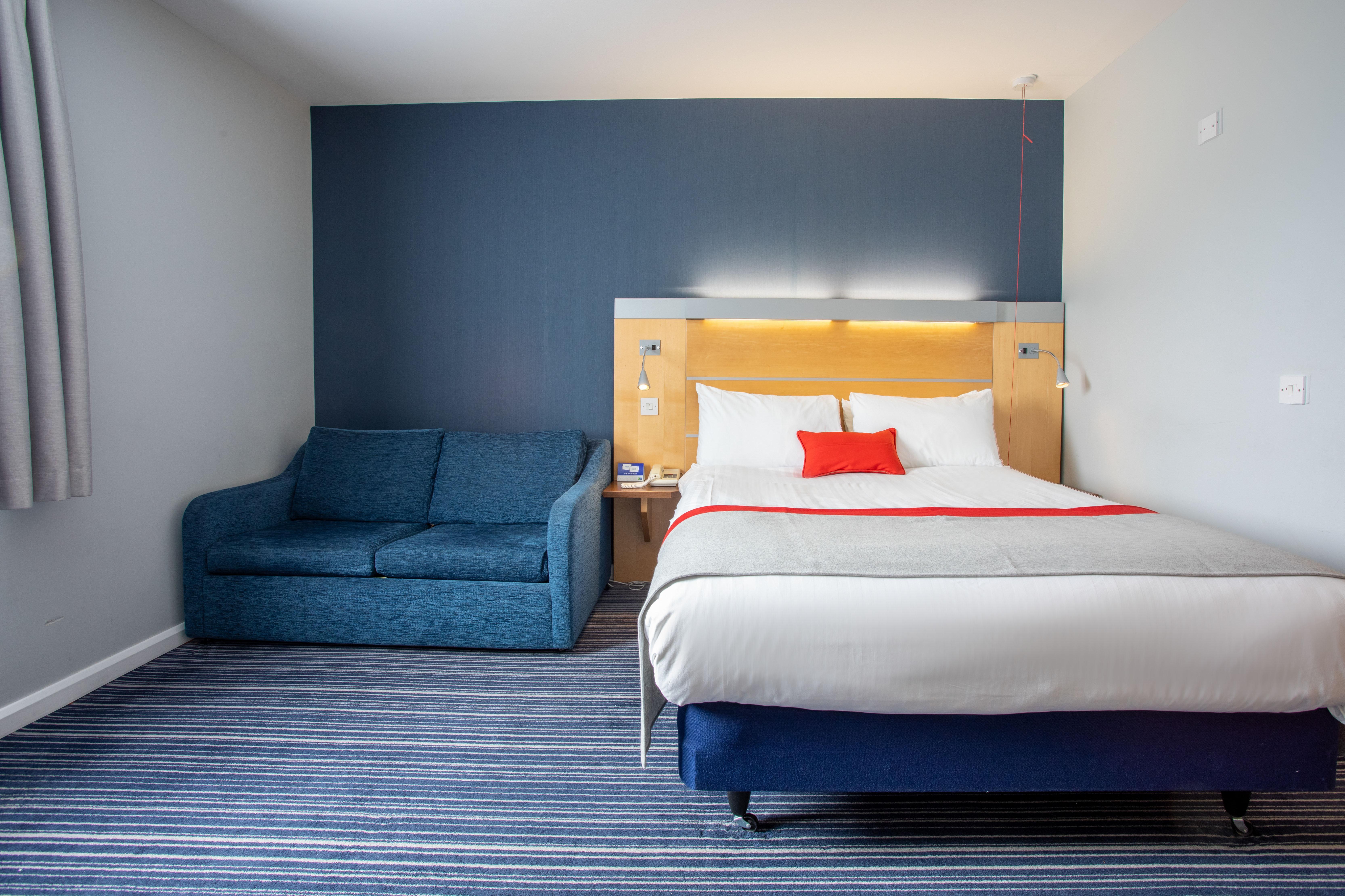 Holiday Inn Express Dunfermline By Ihg Eksteriør billede