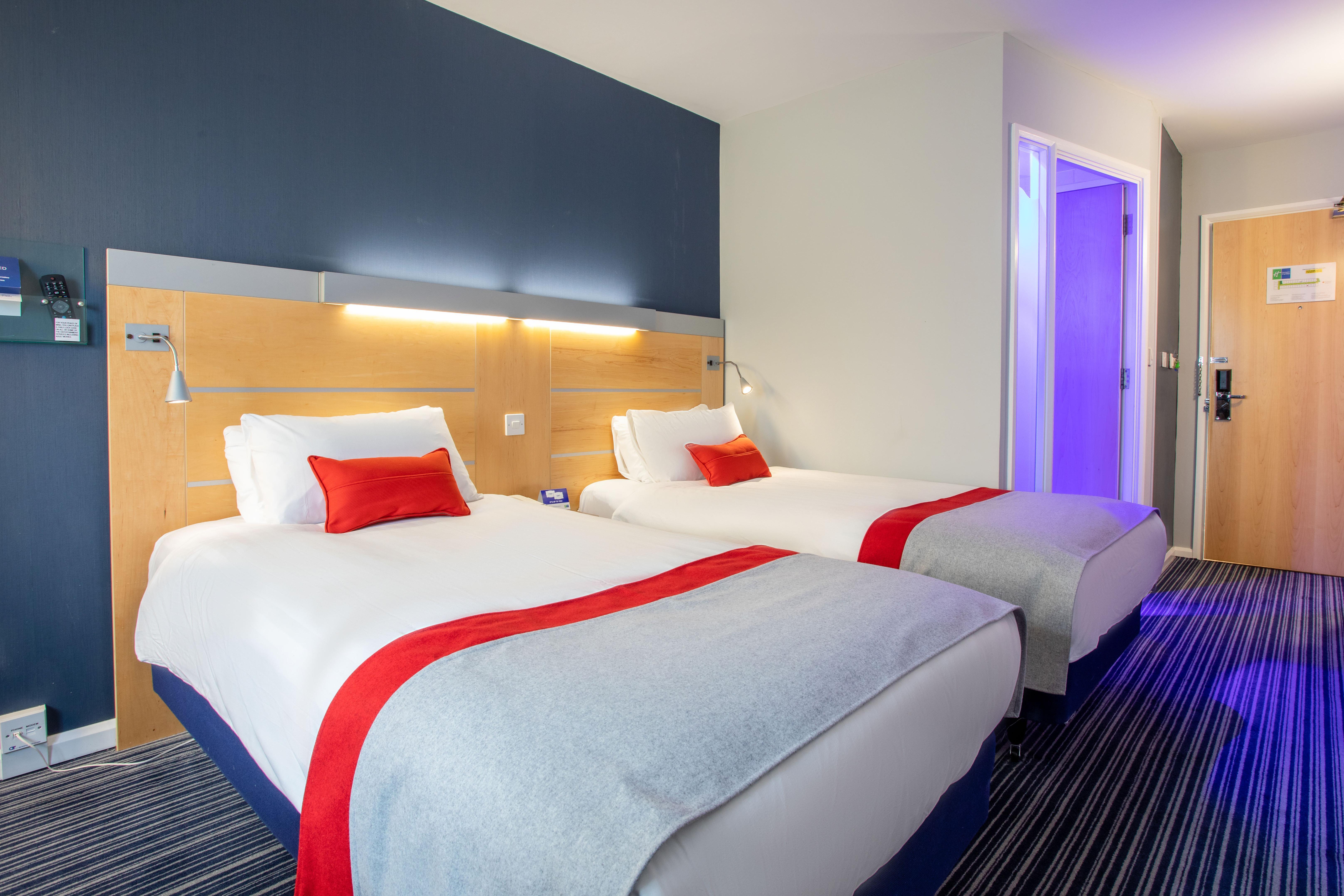 Holiday Inn Express Dunfermline By Ihg Eksteriør billede