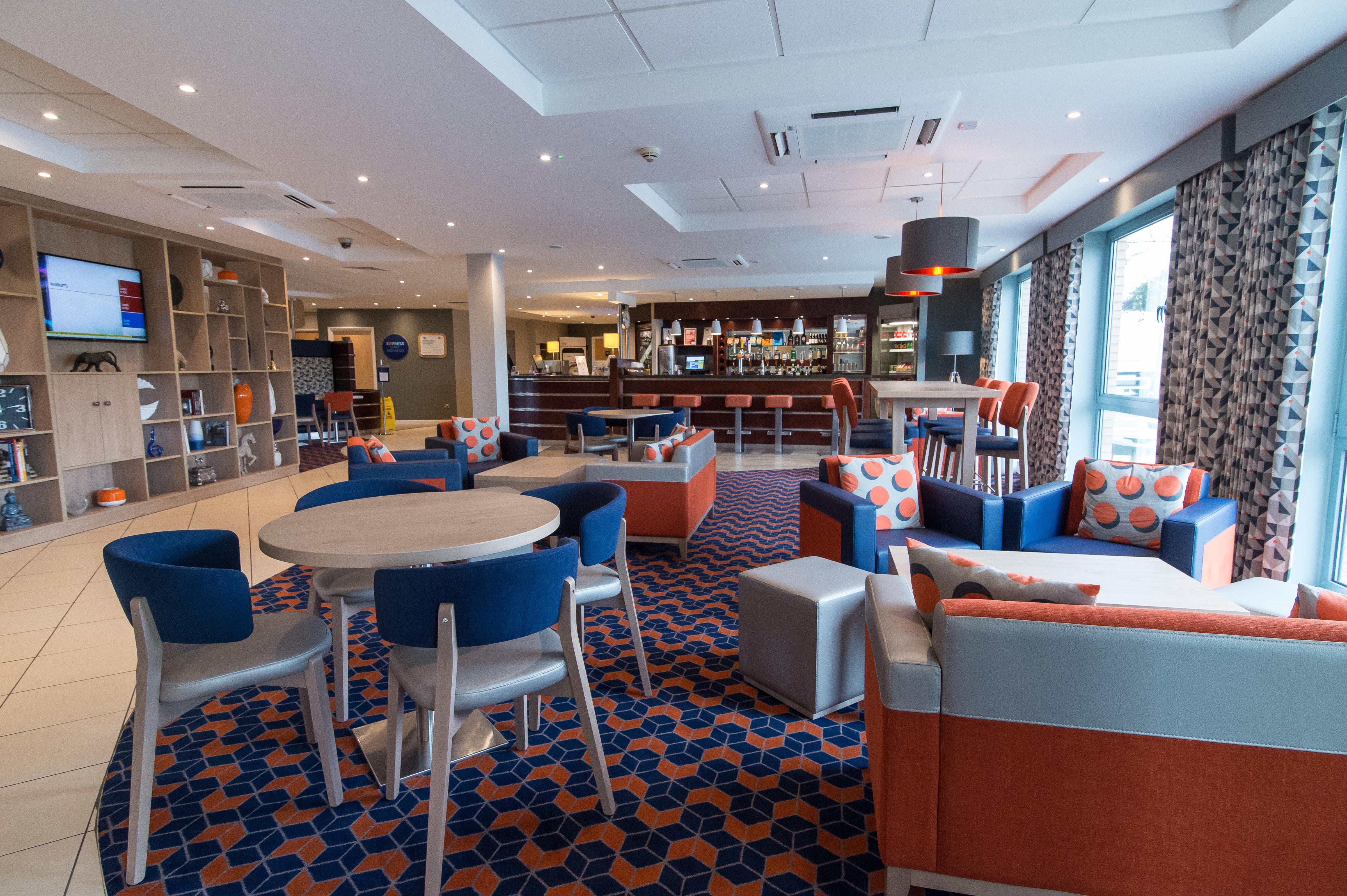 Holiday Inn Express Dunfermline By Ihg Eksteriør billede
