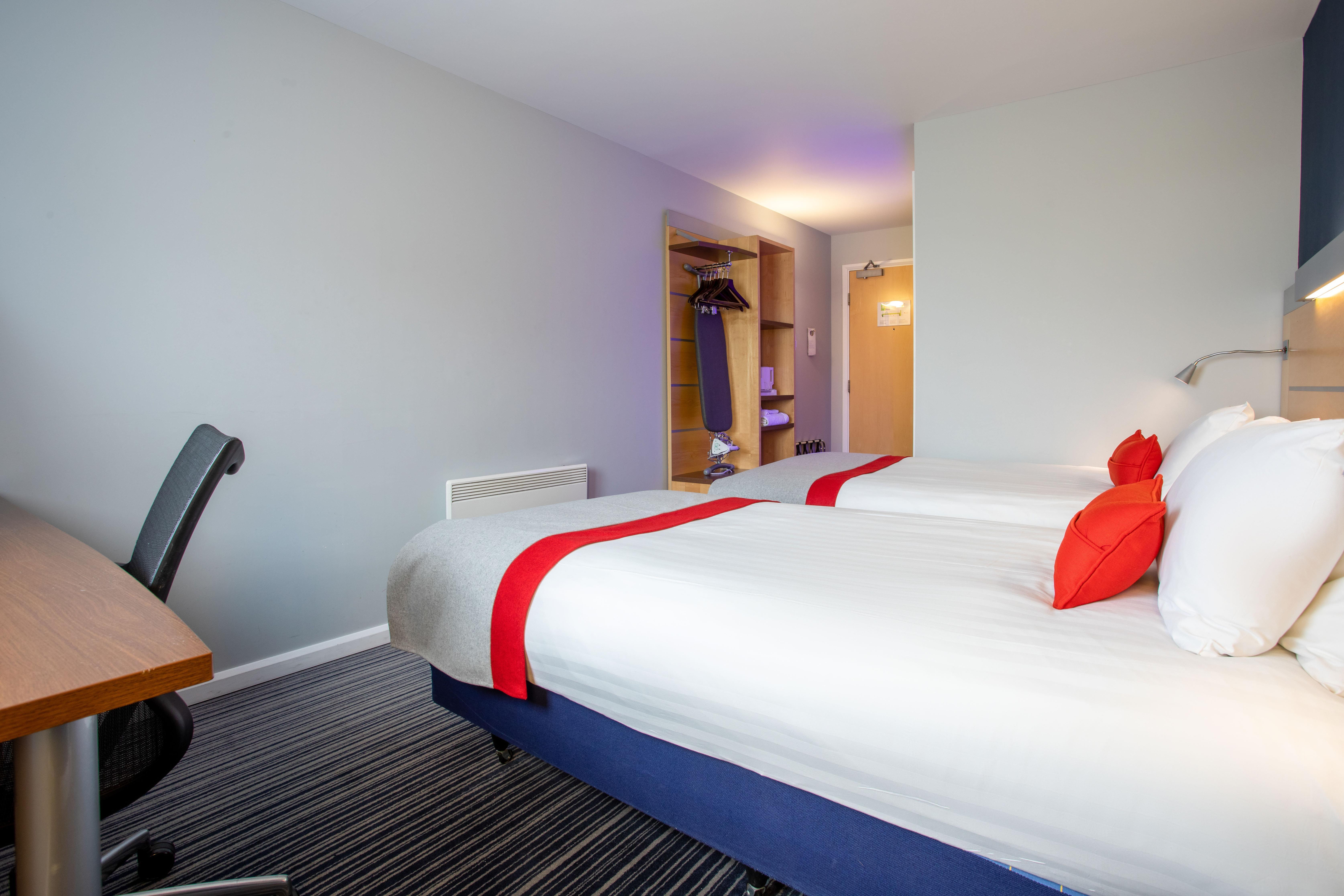 Holiday Inn Express Dunfermline By Ihg Eksteriør billede