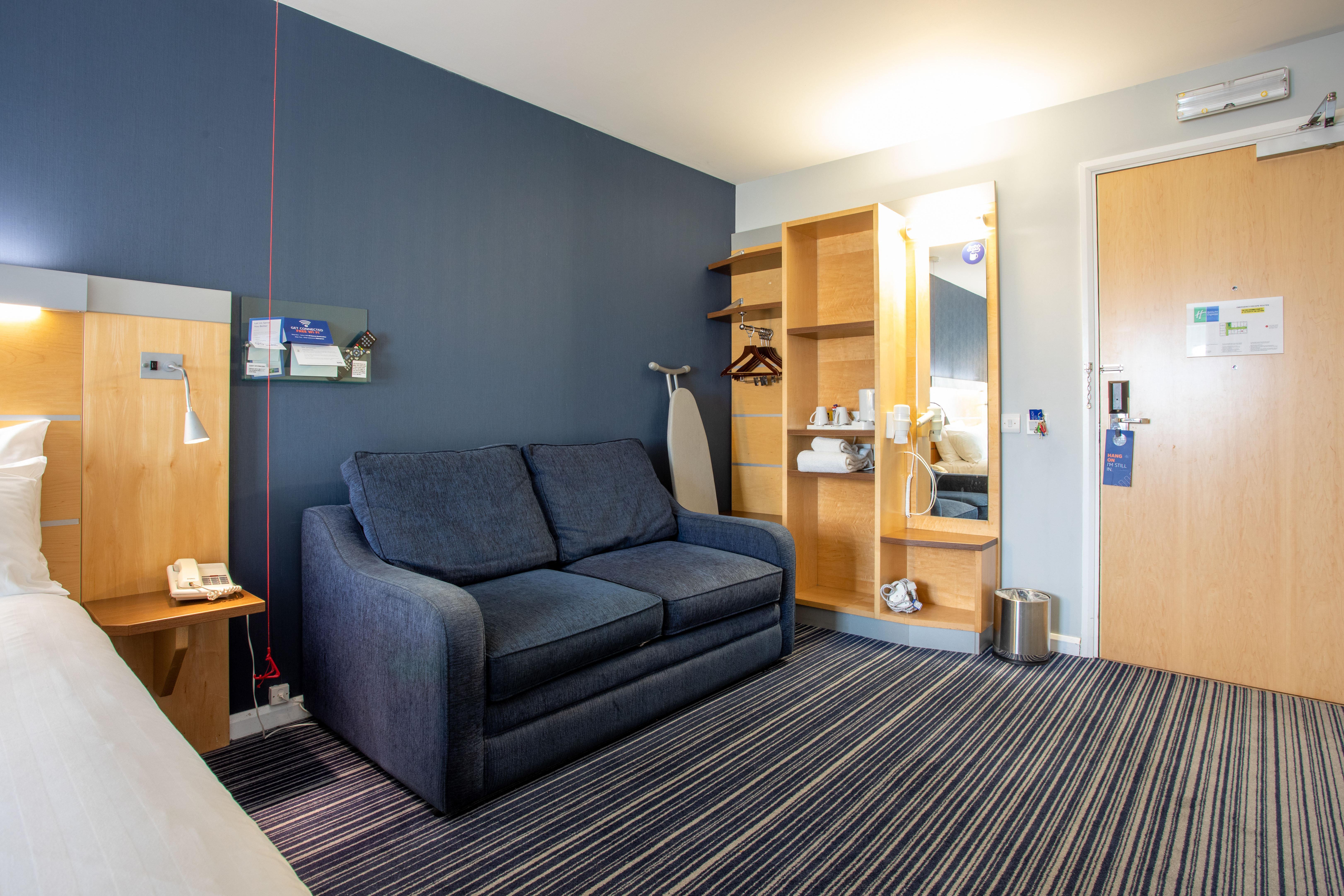 Holiday Inn Express Dunfermline By Ihg Eksteriør billede