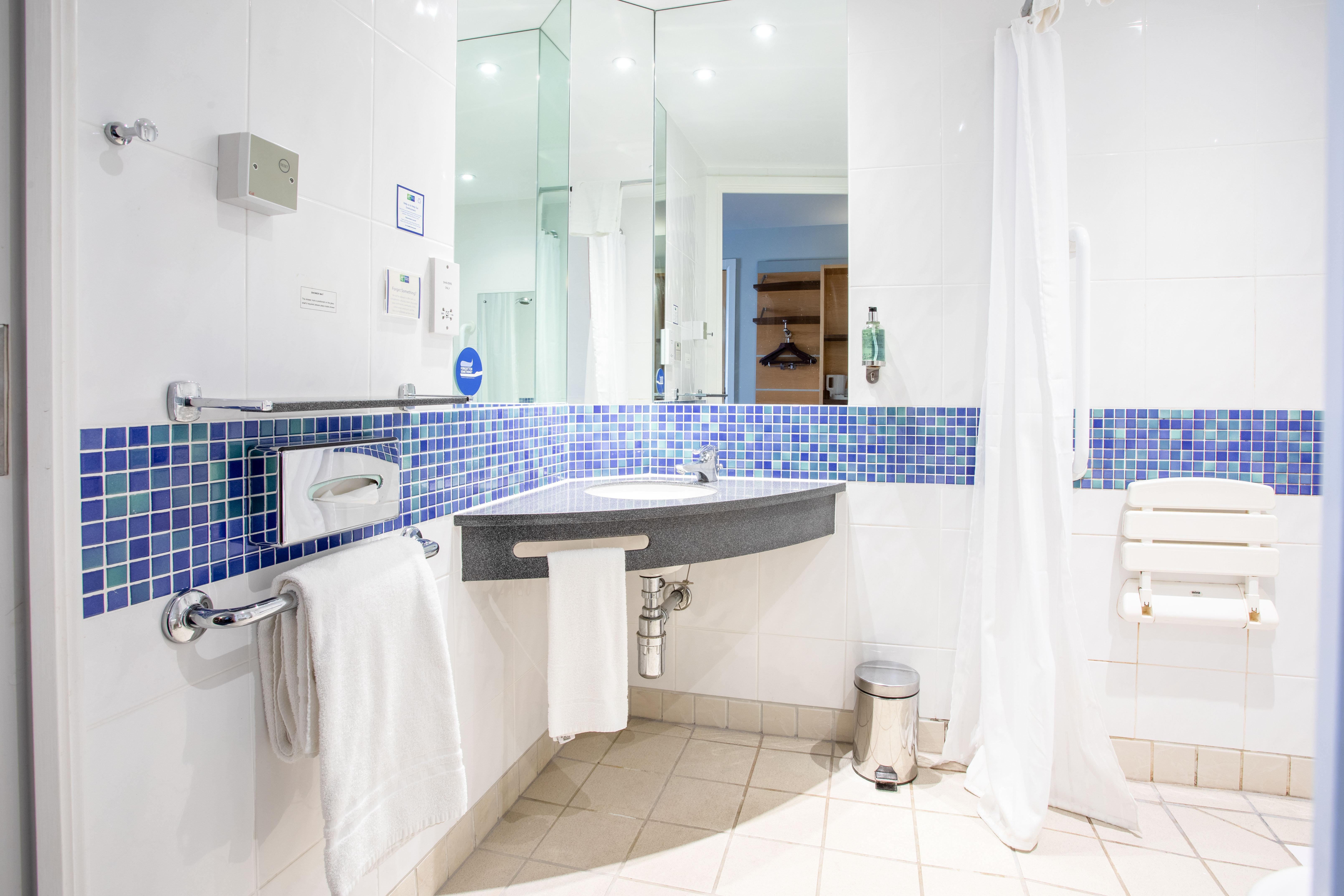 Holiday Inn Express Dunfermline By Ihg Eksteriør billede