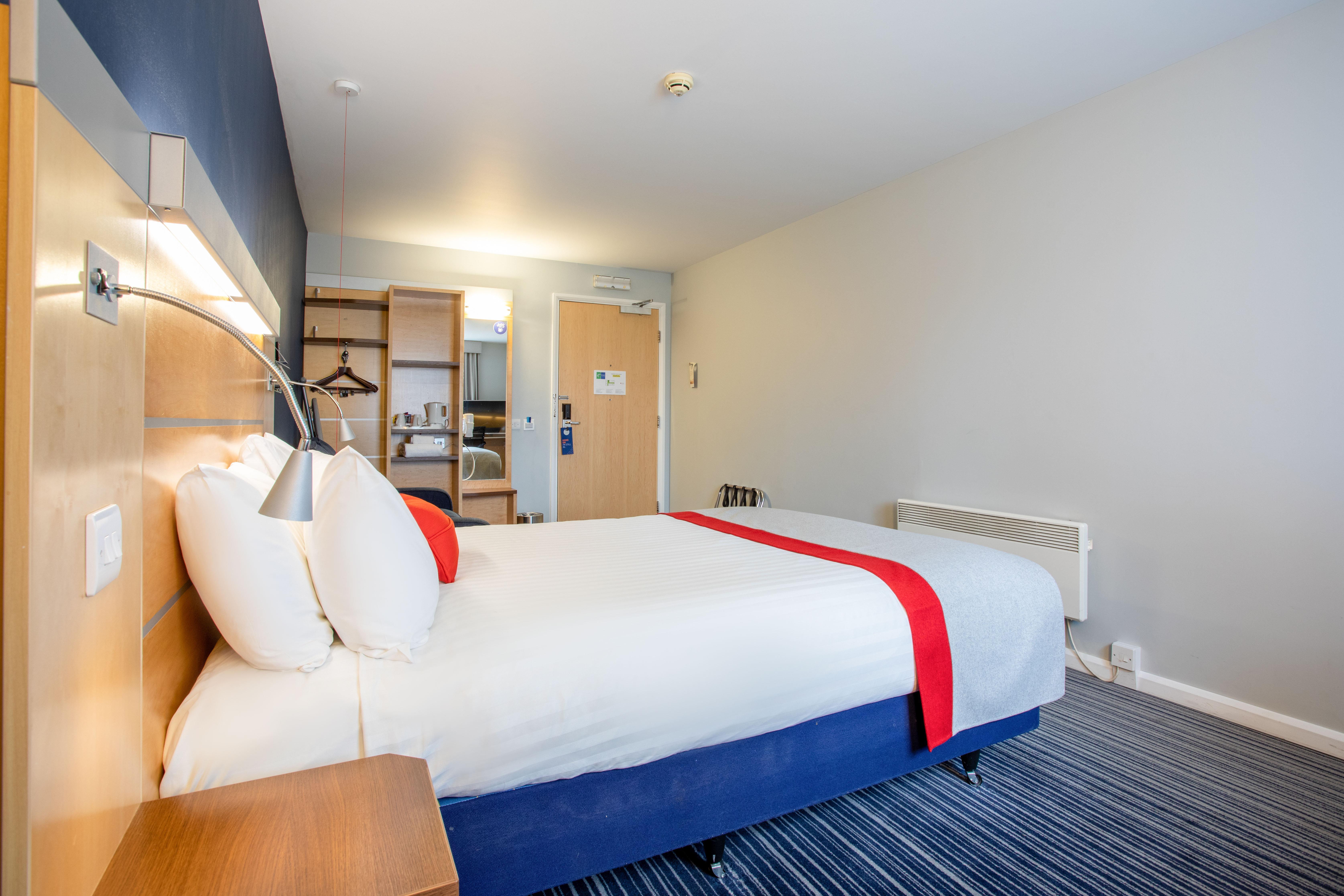 Holiday Inn Express Dunfermline By Ihg Eksteriør billede