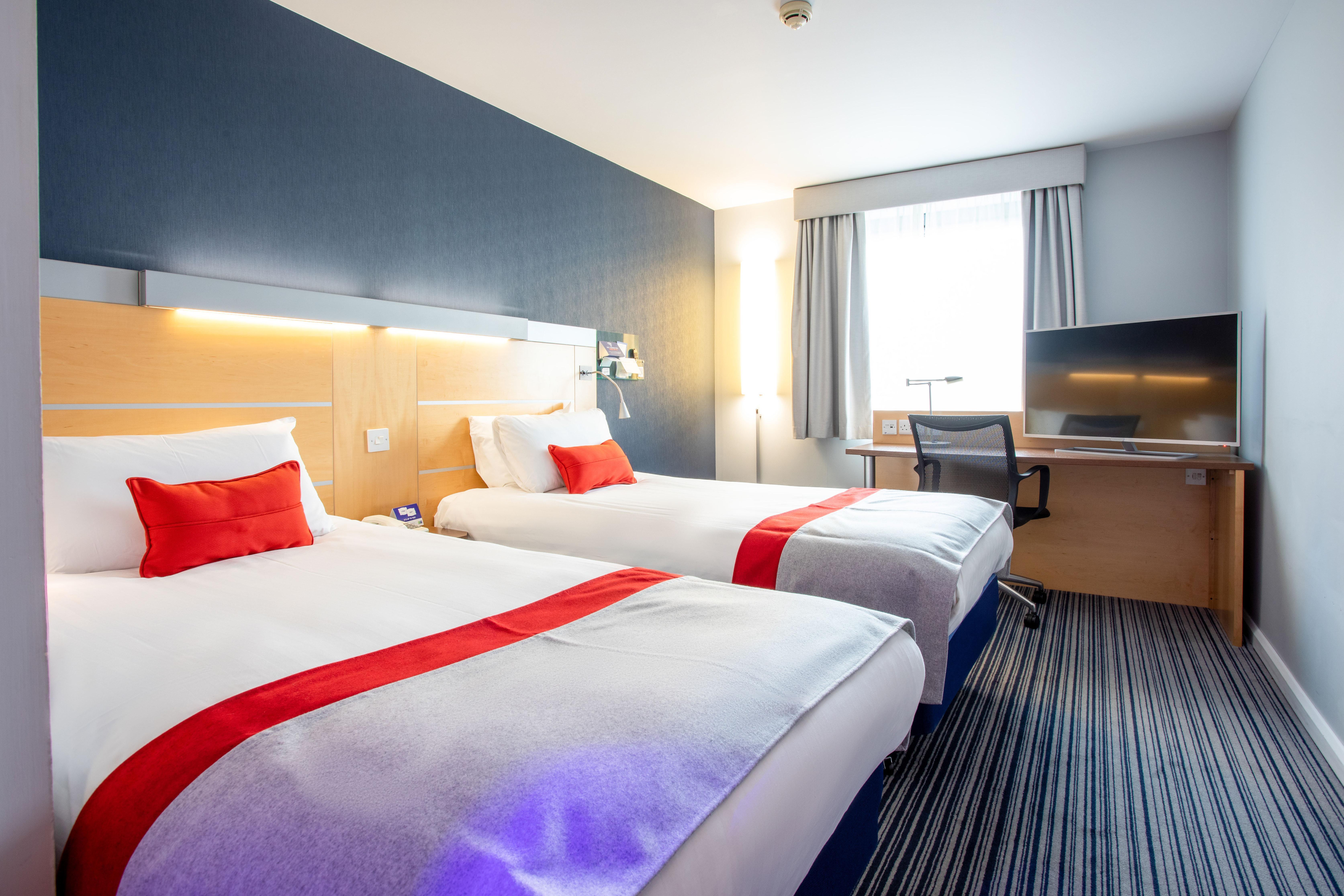 Holiday Inn Express Dunfermline By Ihg Eksteriør billede