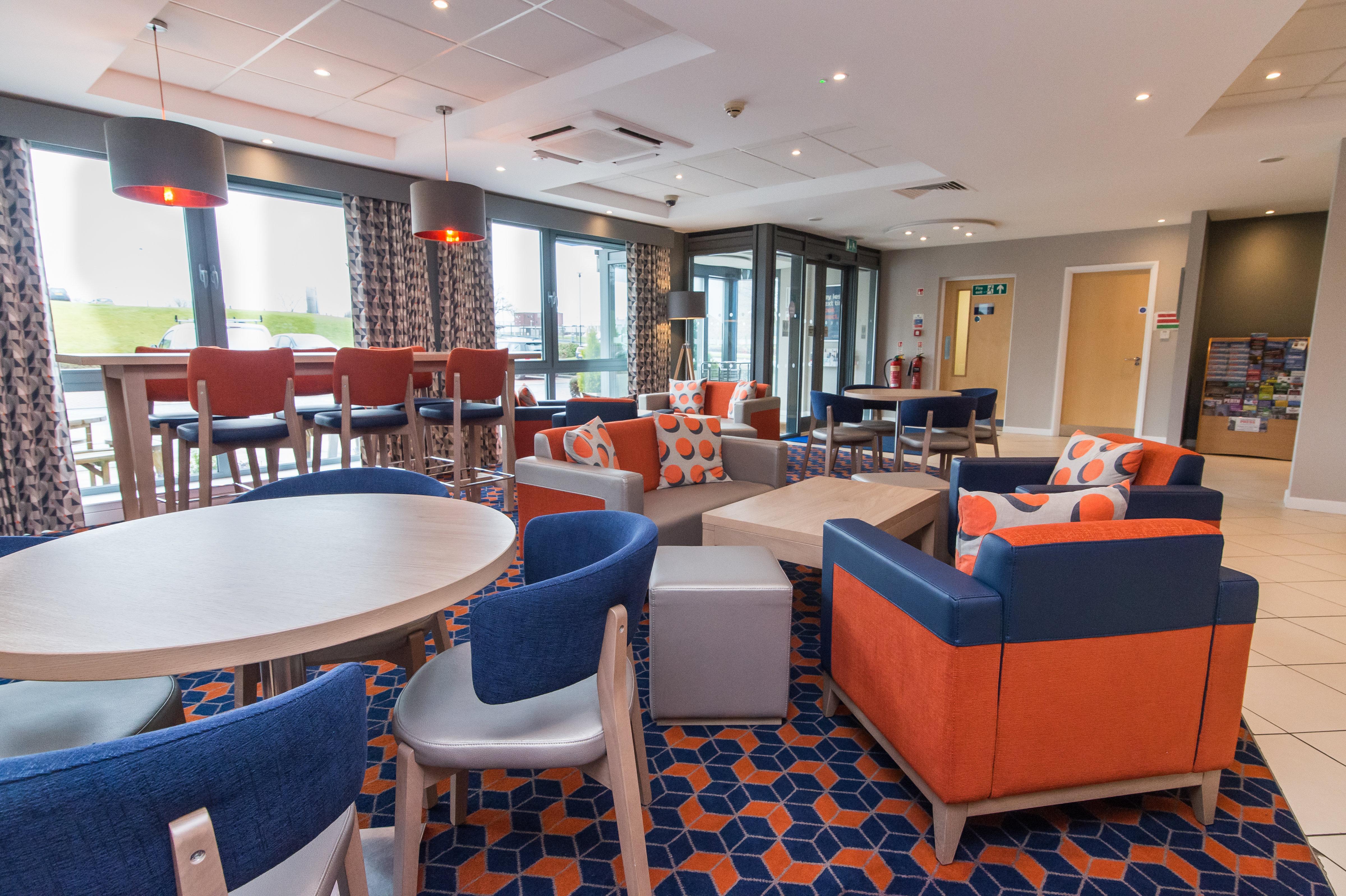 Holiday Inn Express Dunfermline By Ihg Eksteriør billede