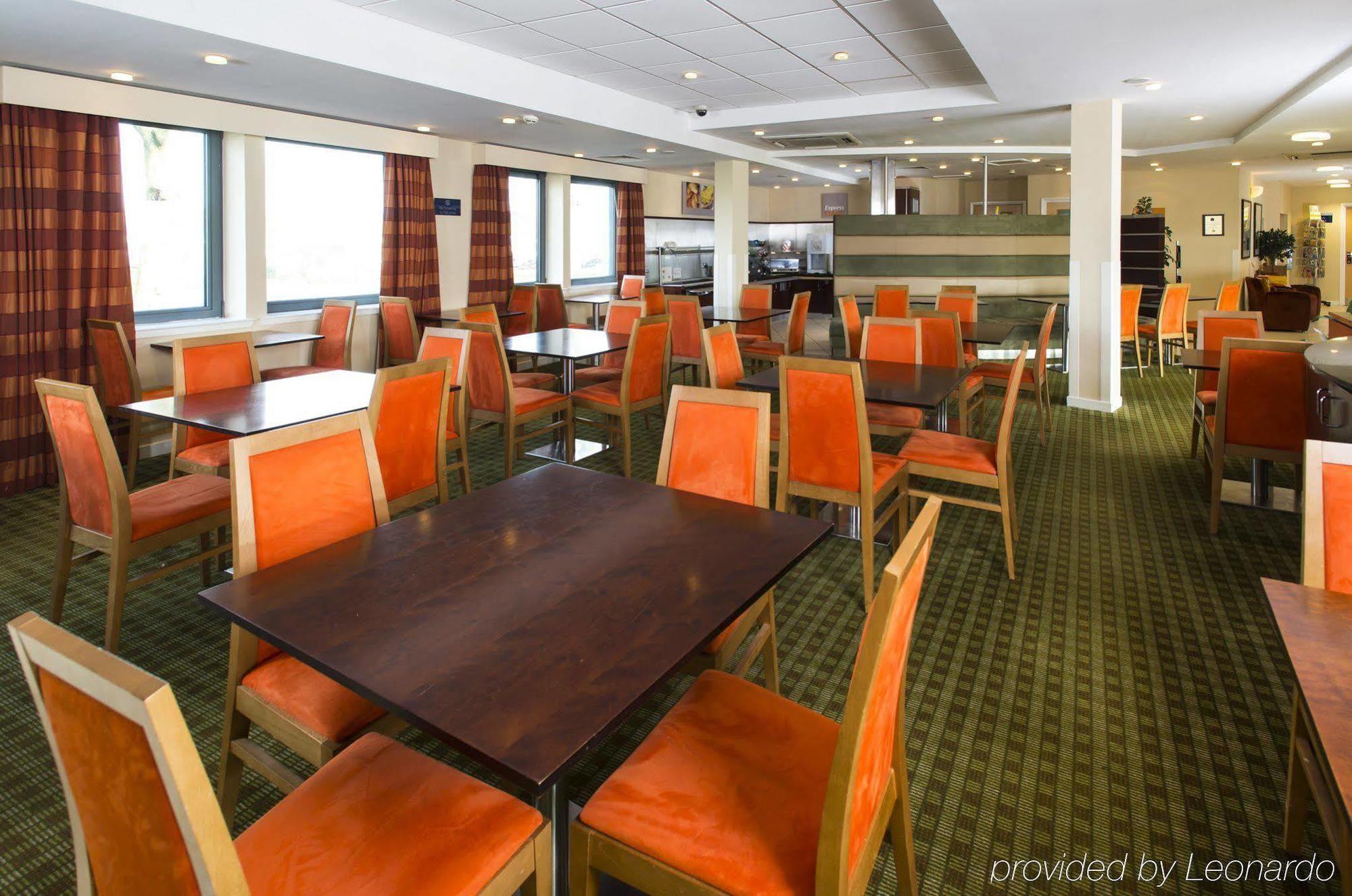 Holiday Inn Express Dunfermline By Ihg Eksteriør billede