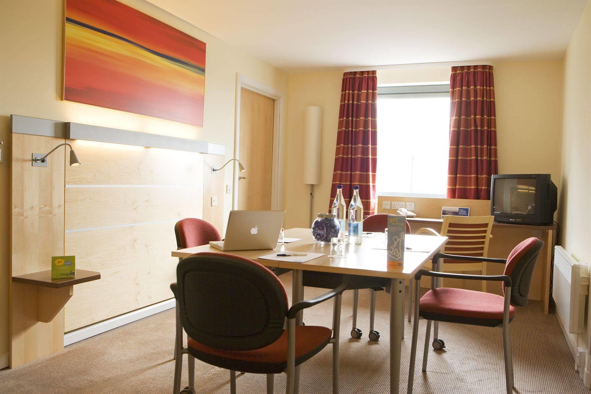 Holiday Inn Express Dunfermline By Ihg Eksteriør billede