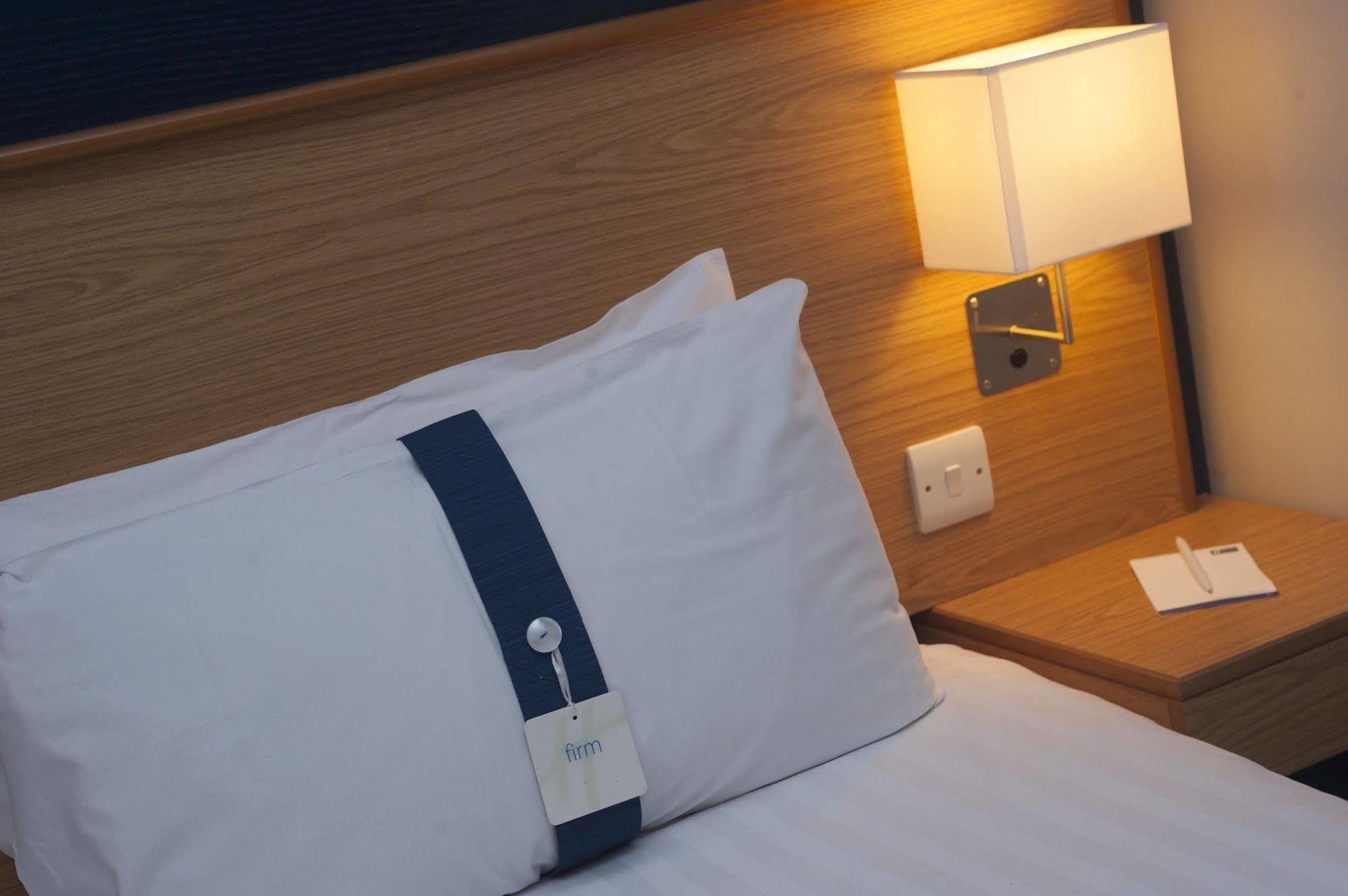 Holiday Inn Express Dunfermline By Ihg Eksteriør billede